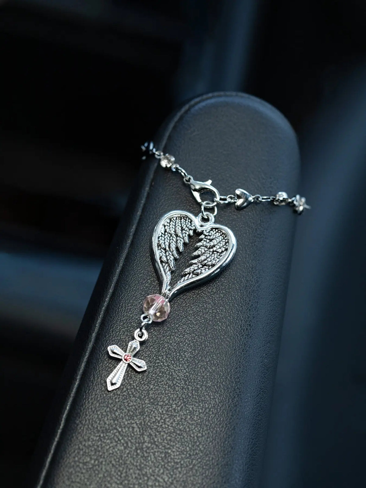 1pc Feather Cross Steering Wheel Hanging Chain – Stylish Metal Ornament for Car Interior Decoration