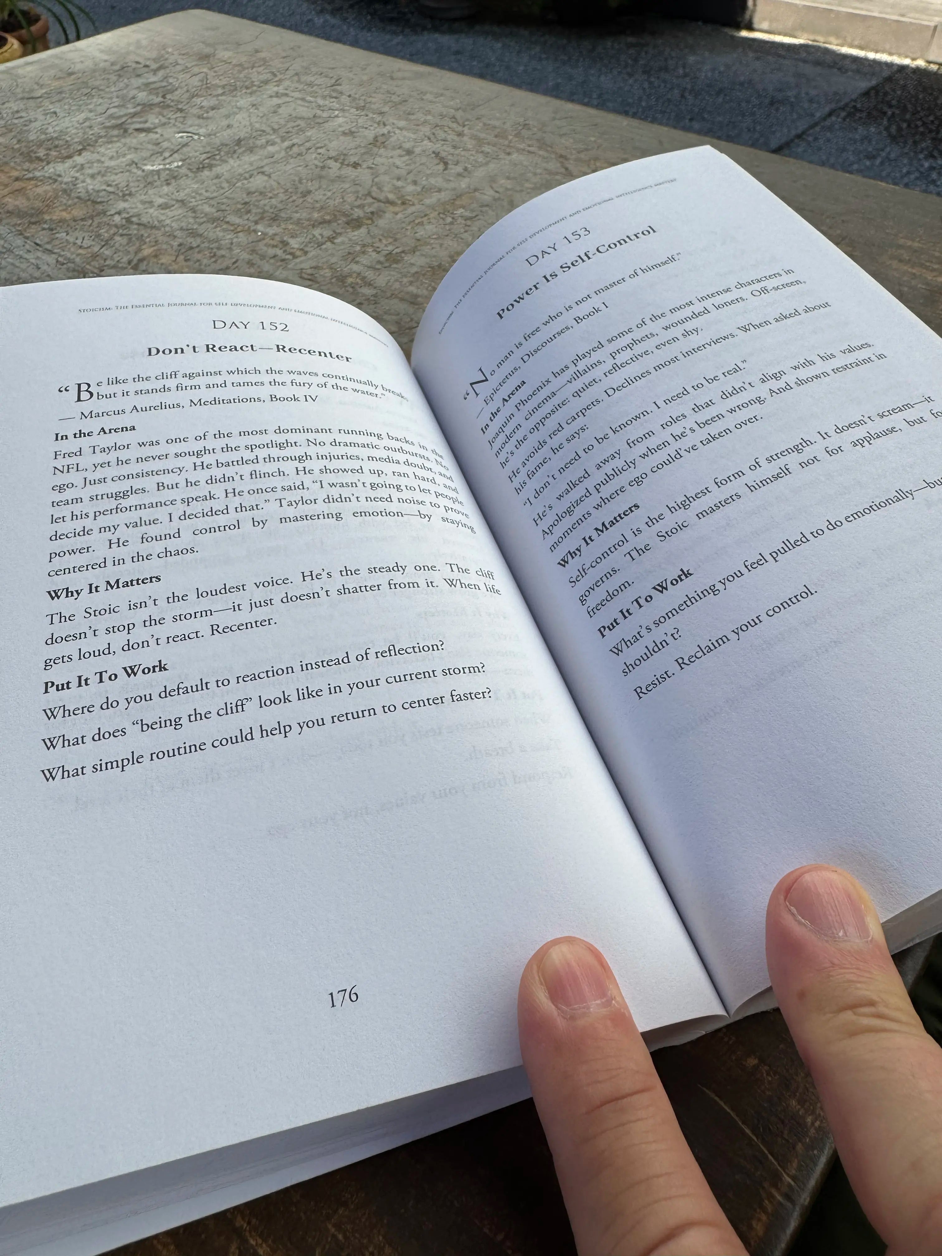 LE STOÏCISME : 365 LEÇONS QUOTIDIENNES POUR LA MOTIVATION, LA FORCE MENTALE ET LA CLARTÉ ÉMOTIONNELLE