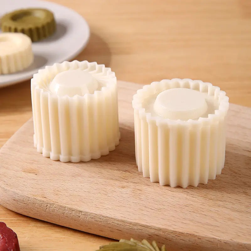 Sunflower & French Lace Round Mooncake Mold Set – Food-Grade Easy Release DIY Pastry Tool