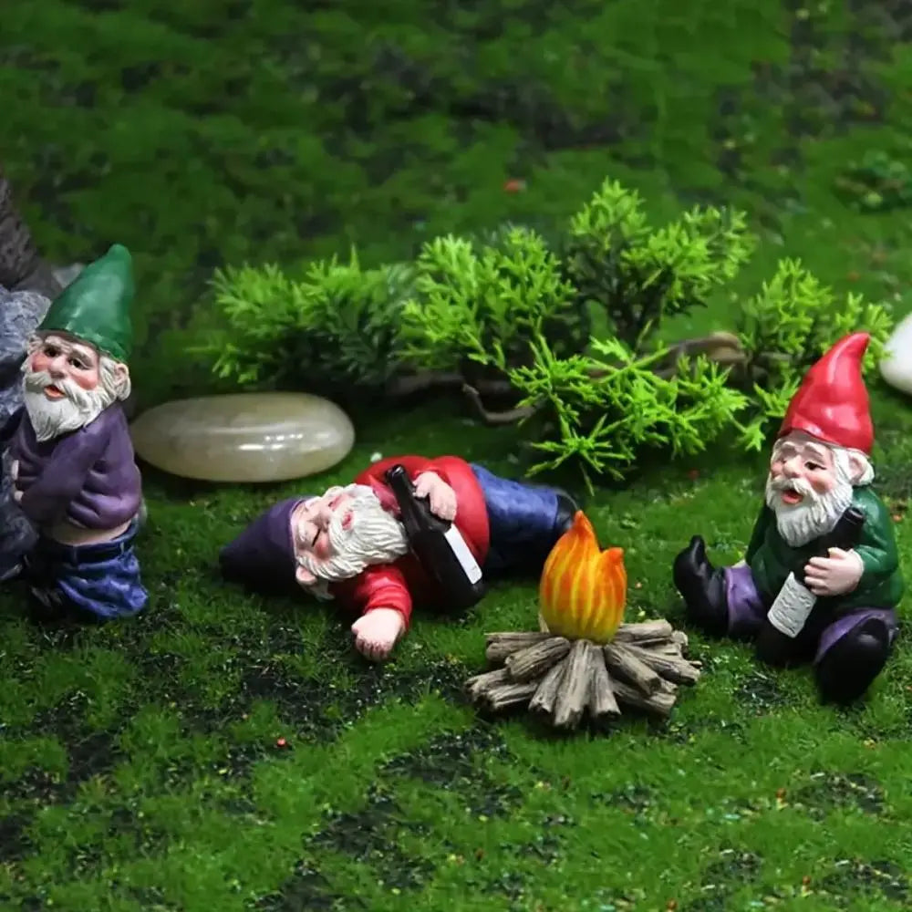 Creative Gnome Design Resin Craft (4 Counts), Miniature Garden Ornament, Fun Garden Gnome, Garden Gnome Statue, Micro Garden Decoration for Yard, Patio, Lawn, Indoor and Outdoor Decoration, Garden Accessories, Home Decor