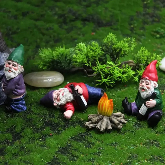 Creative Gnome Design Resin Craft (4 Counts), Miniature Garden Ornament, Fun Garden Gnome, Garden Gnome Statue, Micro Garden Decoration for Yard, Patio, Lawn, Indoor and Outdoor Decoration, Garden Accessories, Home Decor