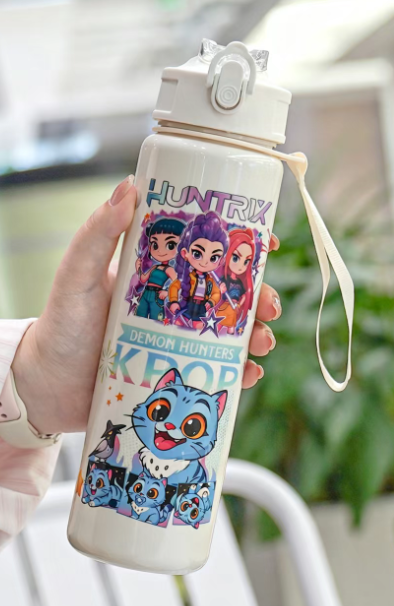 K-Pop  Water Bottle with Lid and Straw, Reusable Hard Plastic, 700ML Eco-Friendly, Perfect for School, Travel, Halloween Party