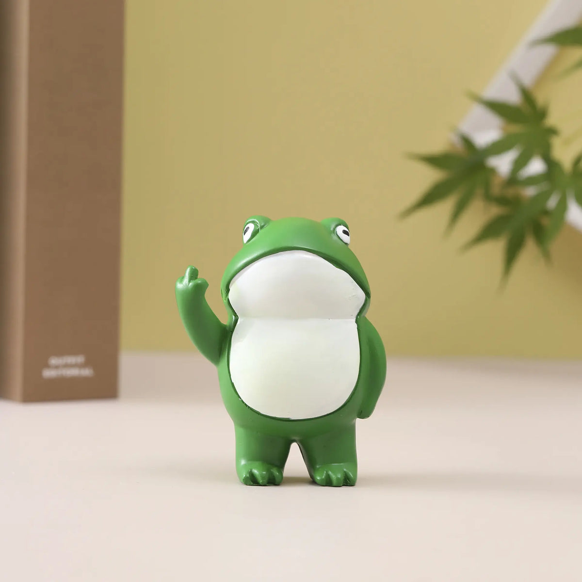 Fun Mini Middle Finger Animal Statue – Cute Resin Desktop & Car Decor Humor Gag Gift