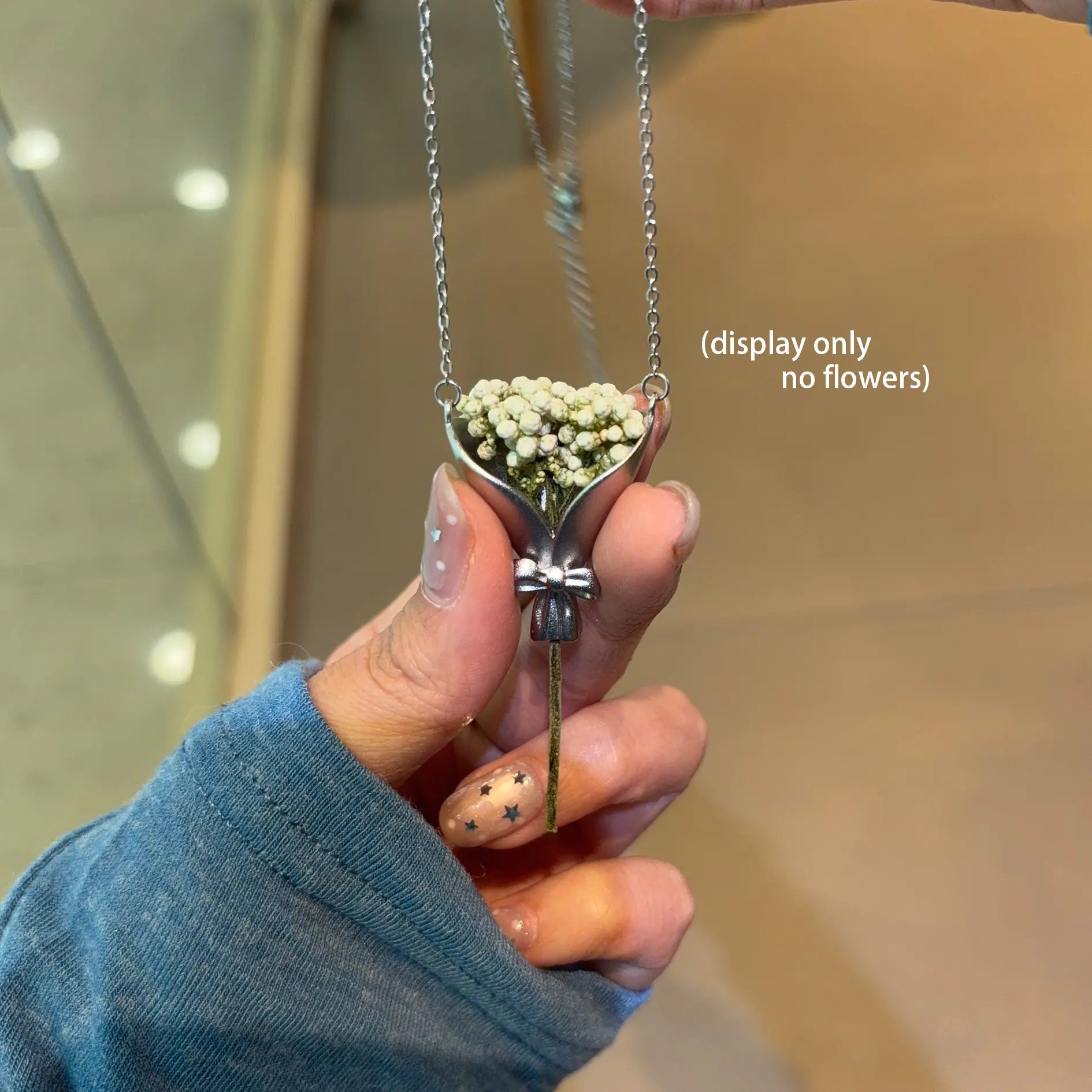 DIY Bouquet Necklace – Create your own custom floral accessory by inserting dried or fresh stems. Holiday gifts for friends and family