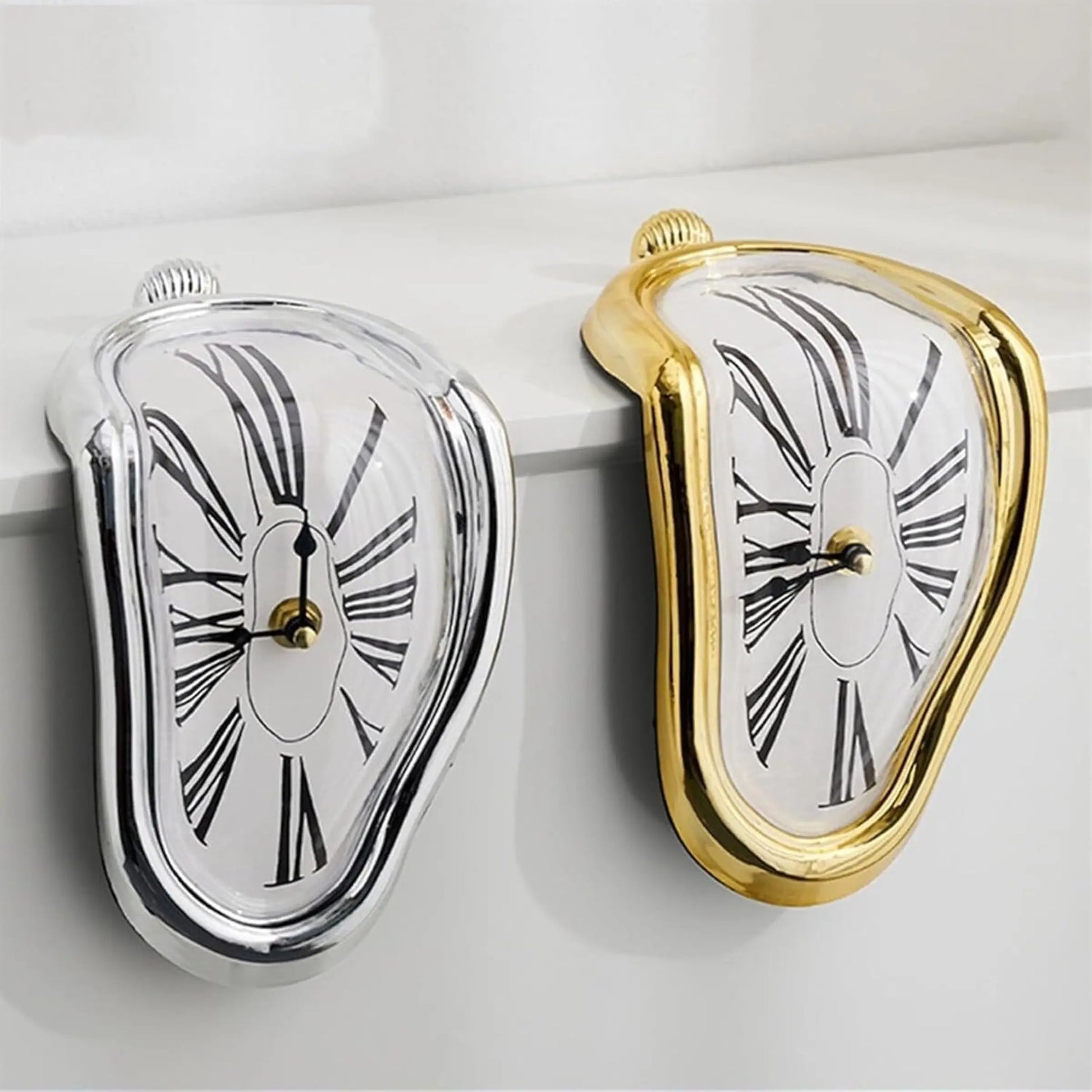 Surrealism Style Melting and Twisting Decorative Wall Clock, Roman Numeral Display, Battery-Powered (Requires 1 AA Battery), Creative Home Decoration Clock for Bedroom, Living Room, Study, Holiday Gift