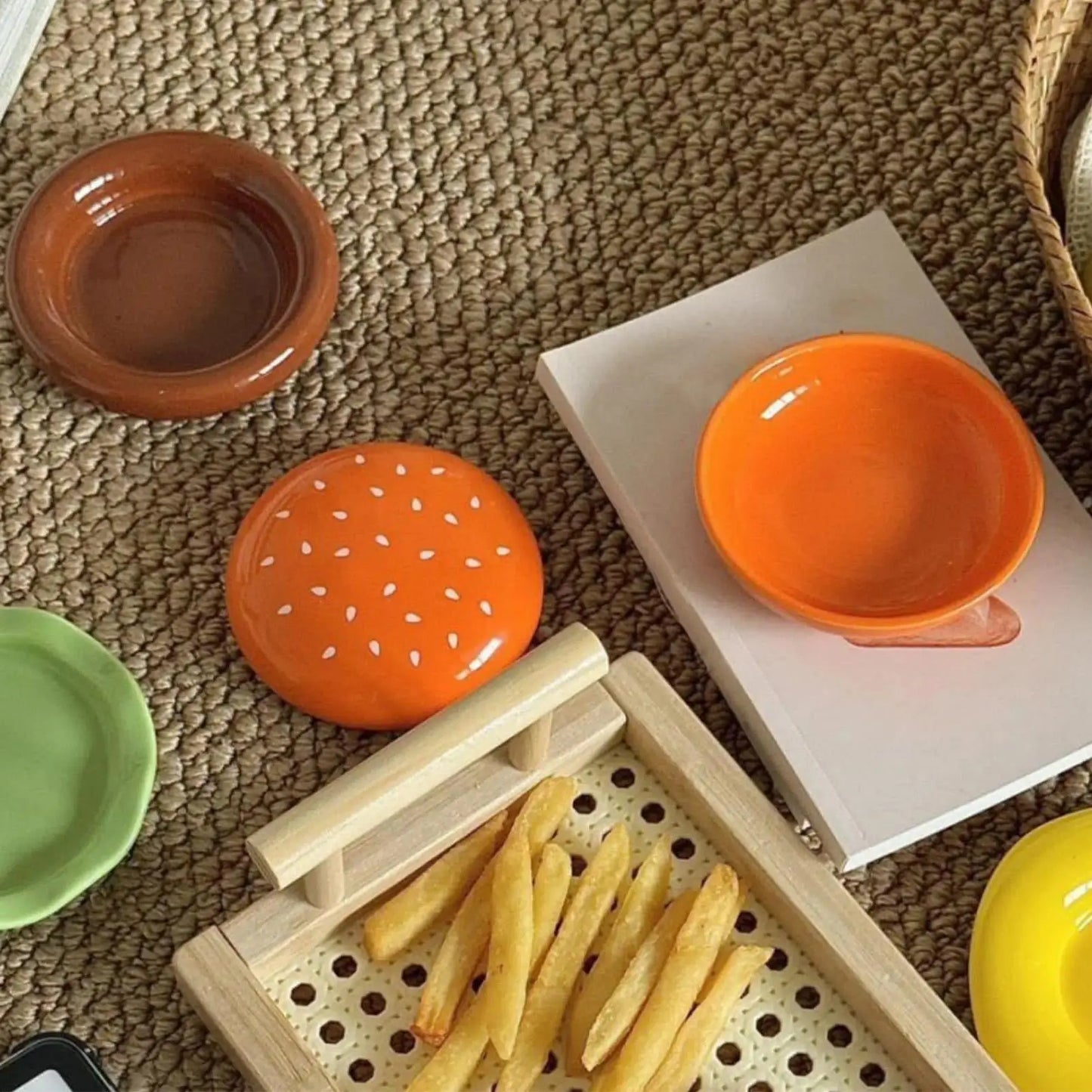 Stackable Hamburger Plate Set – 6-Piece Burger Serving Plate & Sauce Dish