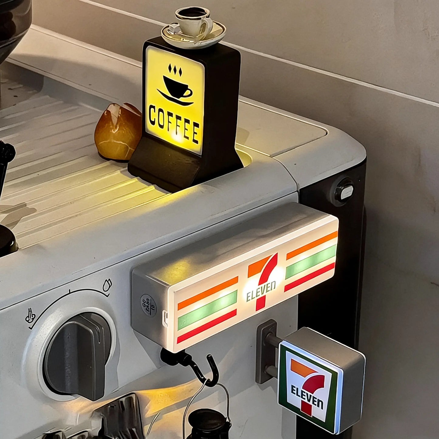 Mini Store Light-Up Fridge Magnet – Retro Convenience Store LED Magnet Decor